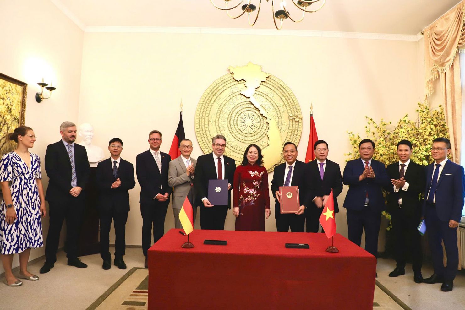 Phó Chủ tịch nước Võ Thị Ánh Xuân chứng kiến lễ ký Tuyên bố chung thiết lập Đối tác Năng lượng Việt Nam - CHLB Đức.