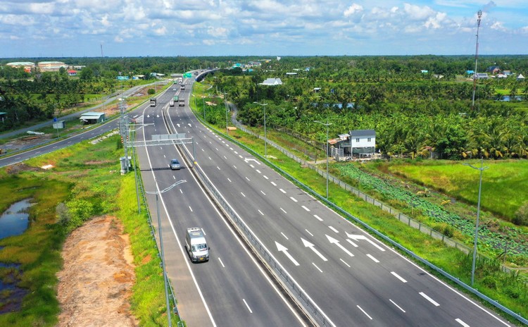 Đầu tư công được xem là “cú hích” chiến lược, giữ vai trò dẫn dắt để kích hoạt “cỗ máy tăng trưởng”. Ảnh: internet
