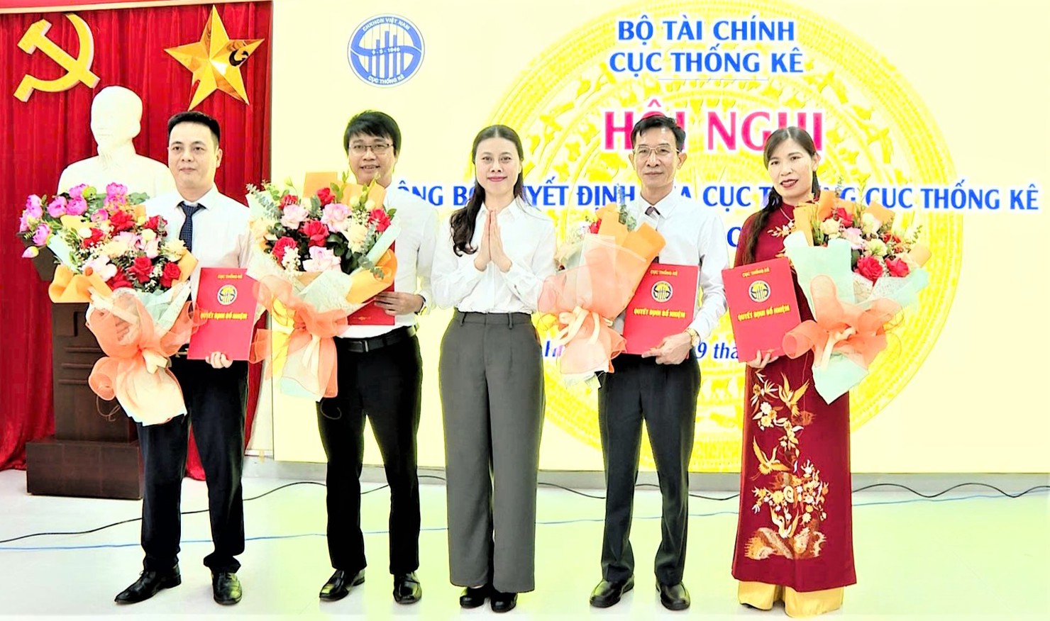 Thống kê tỉnh Hưng Yên cam kết nỗ lực hết mình và phát huy tối đa năng lực, hoàn thành tốt nhiệm vụ được giao.