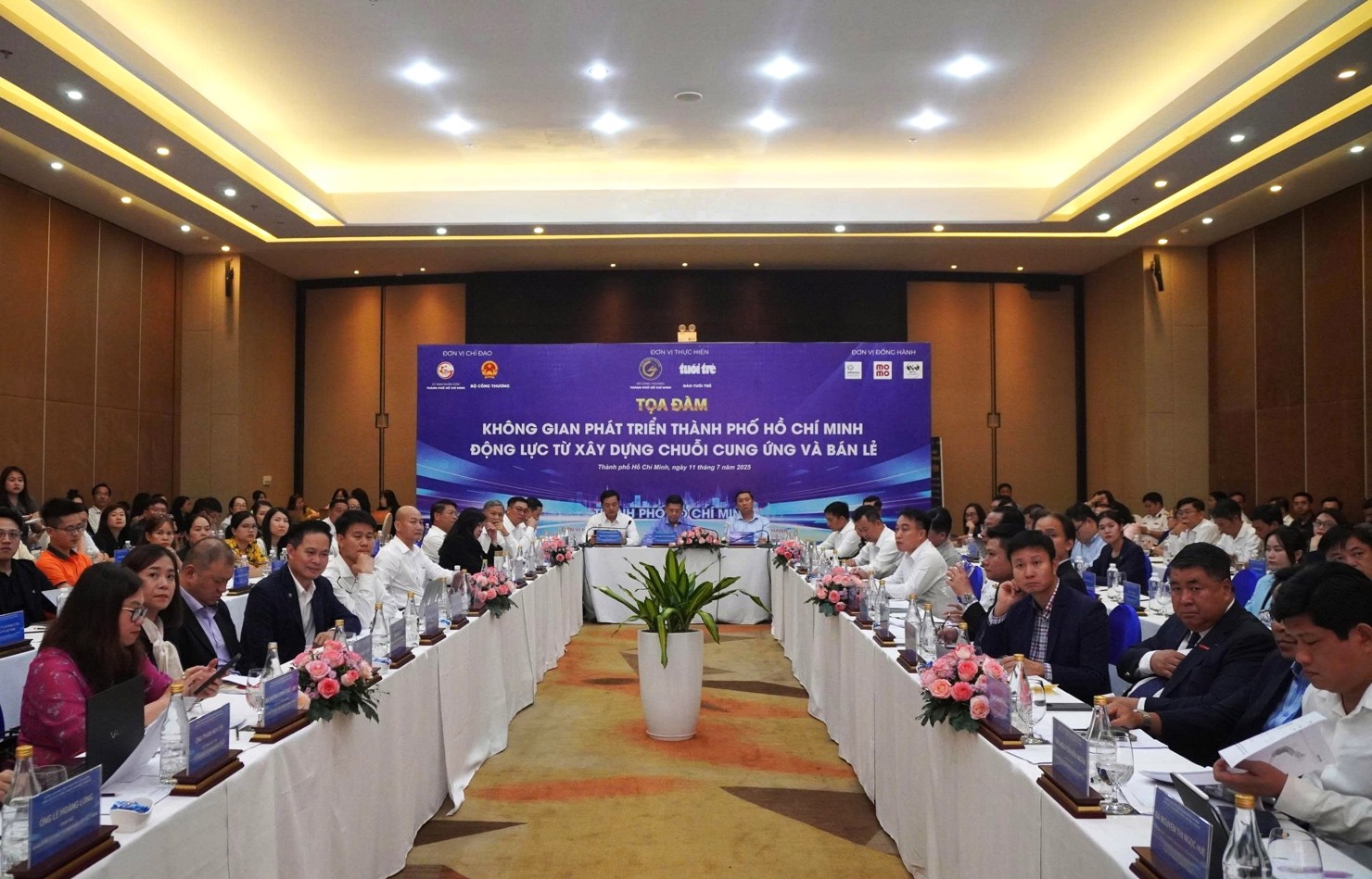 Tọa đàm thu hút nhiều chuyên gia kinh tế tham dự
