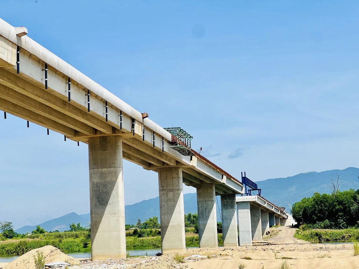 Các quy định pháp luật cản trở quá trình giải ngân đã và đang được rà soát, sửa đổi toàn diện để tháo gỡ những "nút thắt". Ảnh: internet