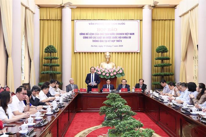 Ngành Giáo dục chủ động trong tuyển dụng nhà giáo, phân cấp thẩm quyền tuyển dụng cho người đứng đầu cơ sở giáo dục đại học, cơ sở giáo dục nghề nghiệp công lập được tự chủ tuyển dụng nhà giáo.