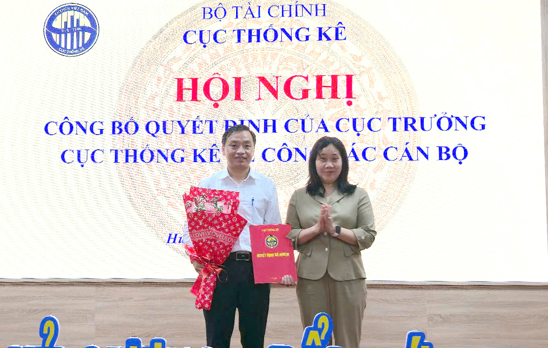 Ông Hoàng Văn Sỹ có gần 15 năm đảm nhiệm vị trí Lãnh đạo cơ quan Thống kê địa phương, trong đó có 4 năm giữ chức vụ Chi cục trưởng Chi cục Thống kê TP. Huế