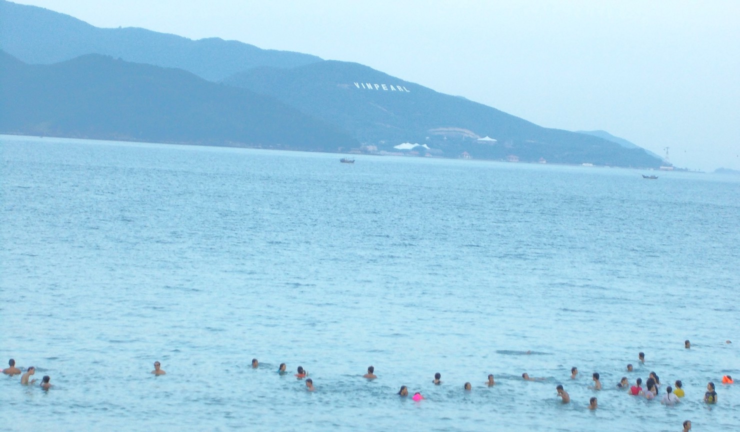 Biển Nha Trang là điểm đến ưa thích của khách du lịch. Ảnh: Phạm Thọ