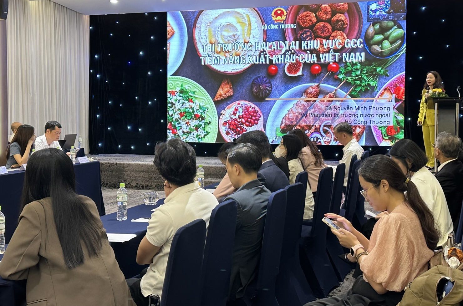 Trưởng phòng, Phòng Tây Á – châu Phi Nguyễn Minh Phương đưa ra nhiều lưu ý cho doanh nghiệp. Ảnh: T.H