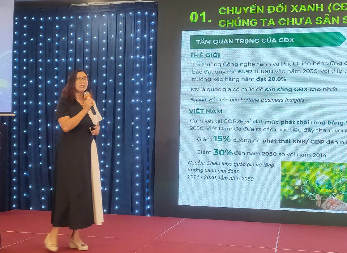 Bà Nguyễn Hương Quỳnh, CEO của BambuUP chia sẻ tại hội thảo