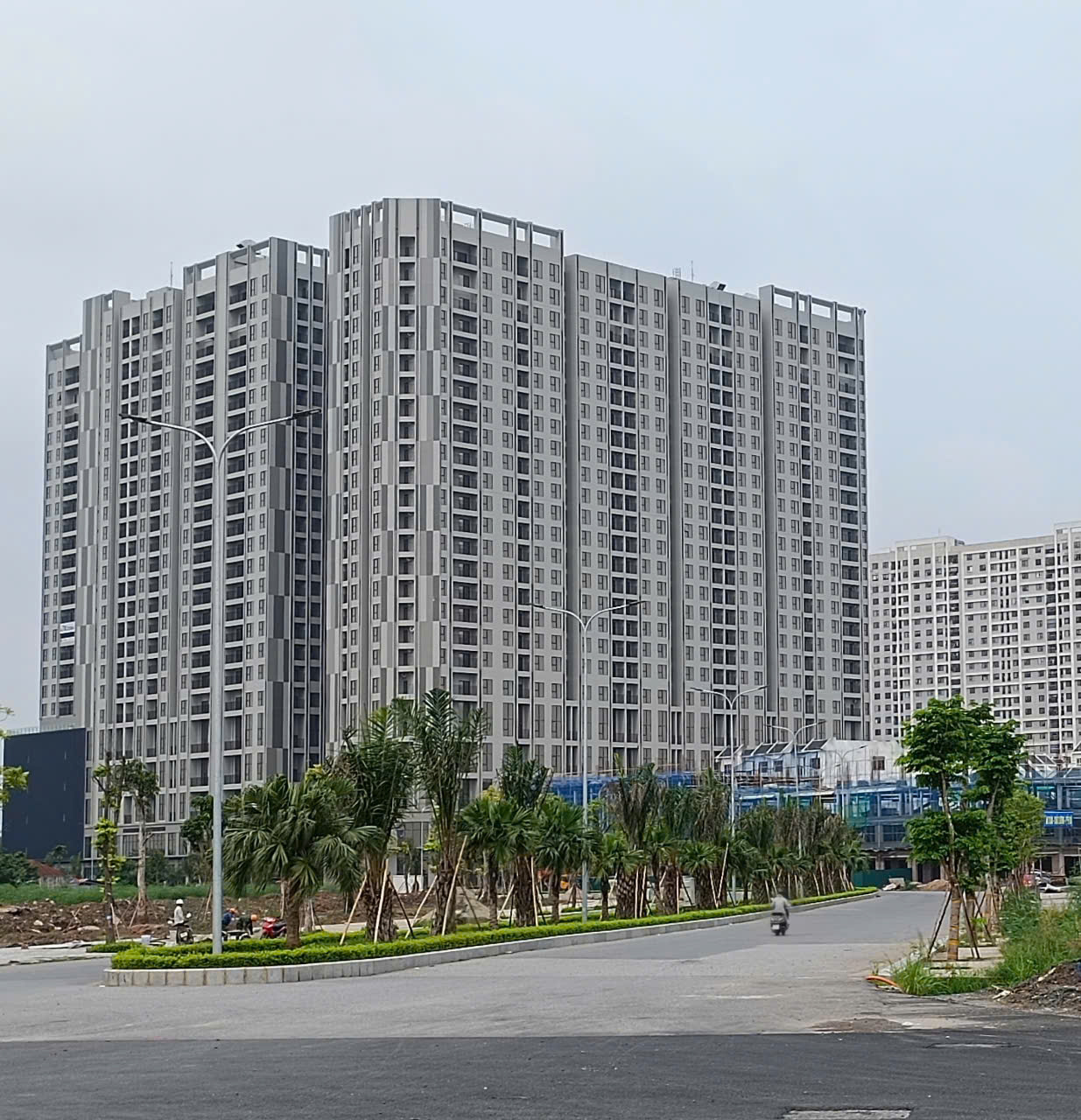 Dự báo trong nửa cuối năm, phân khúc nhà ở cao tầng sẽ ghi nhận lượng cung và cầu lớn nhờ các chính sách hỗ trợ người mua nhà từ Chính phủ, đặc biệt hướng đến nhóm khách hàng là các gia đình trẻ.