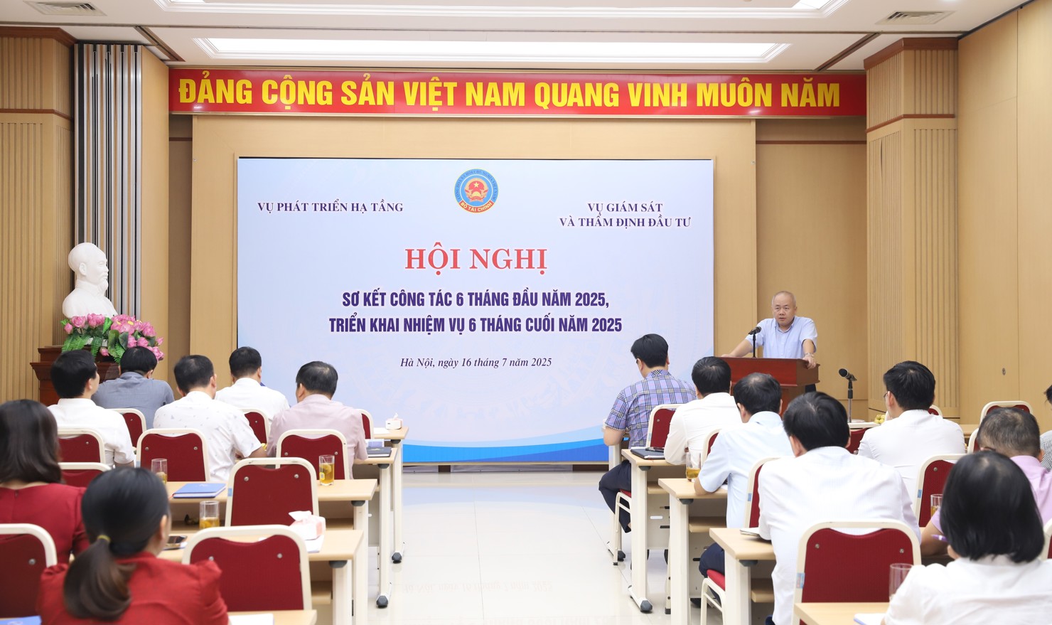 Toàn cảnh hội nghị.