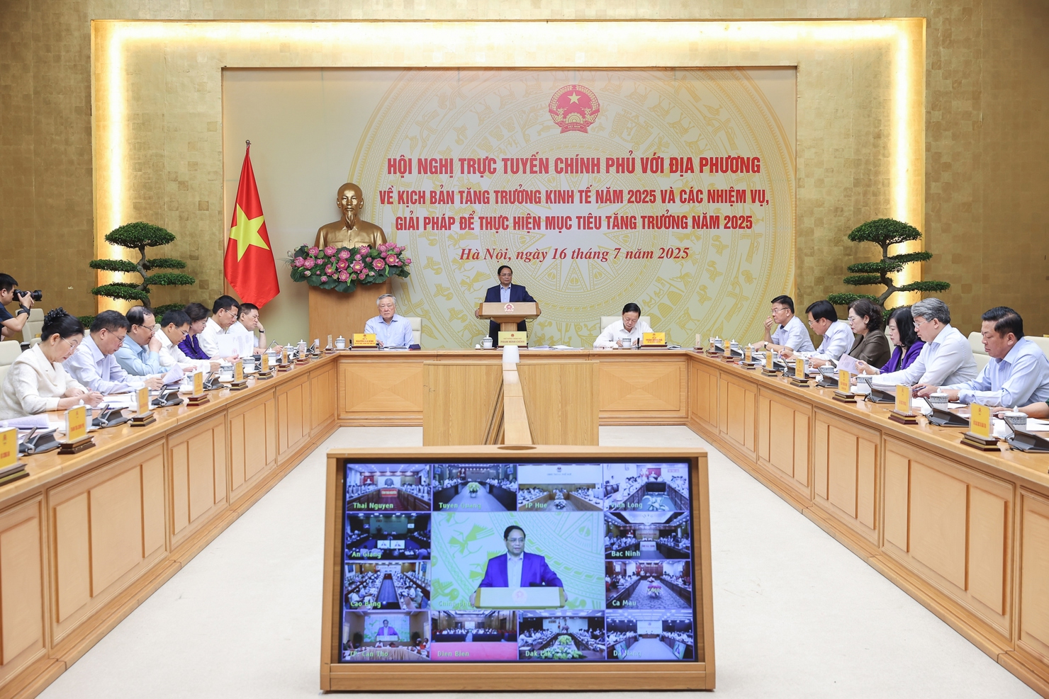 Thủ tướng cho biết, Chính phủ sẽ có một nghị quyết mới về giao chỉ tiêu tăng trưởng. Ảnh: VGP
