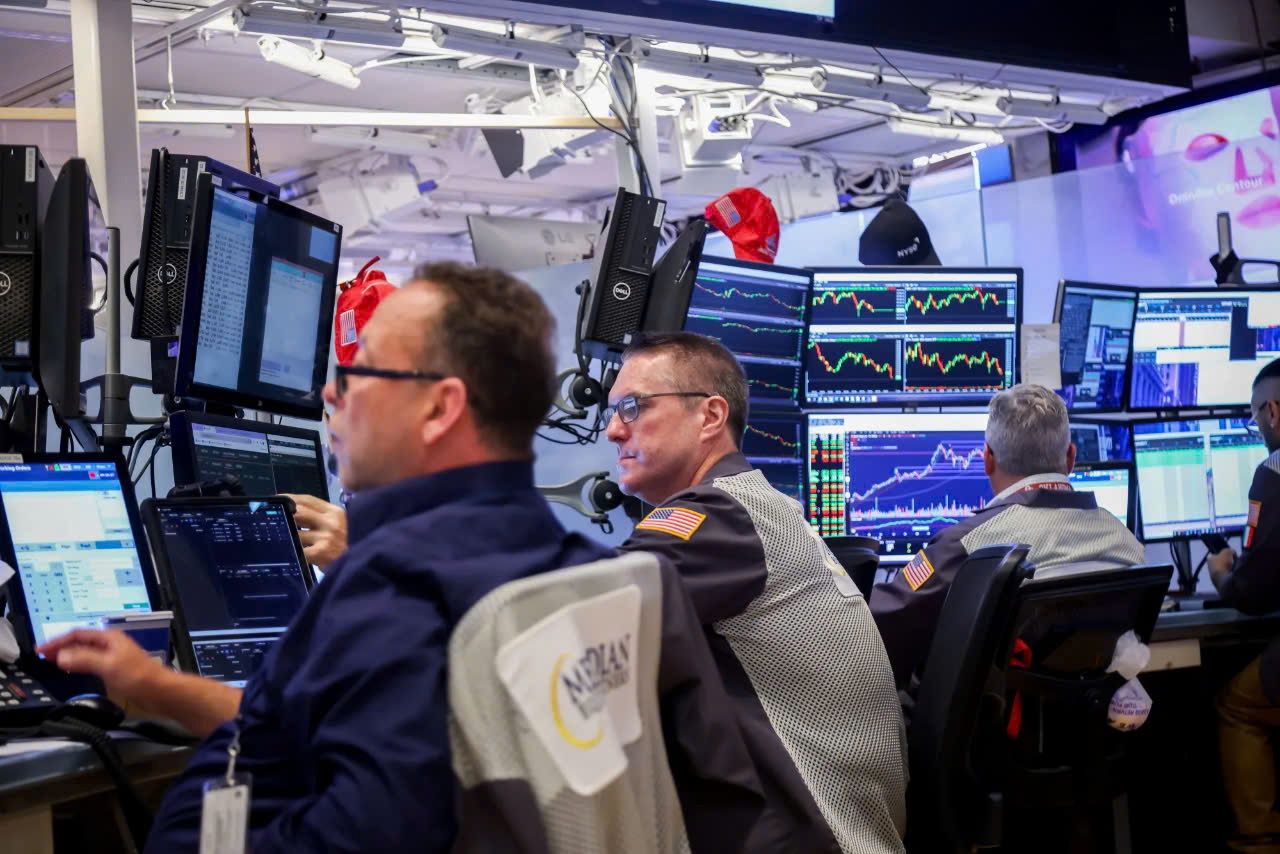 Chỉ số Dow Jones giảm 0,98%, trong khi S&P 500 cũng mất 0,4%. Ảnh Internet