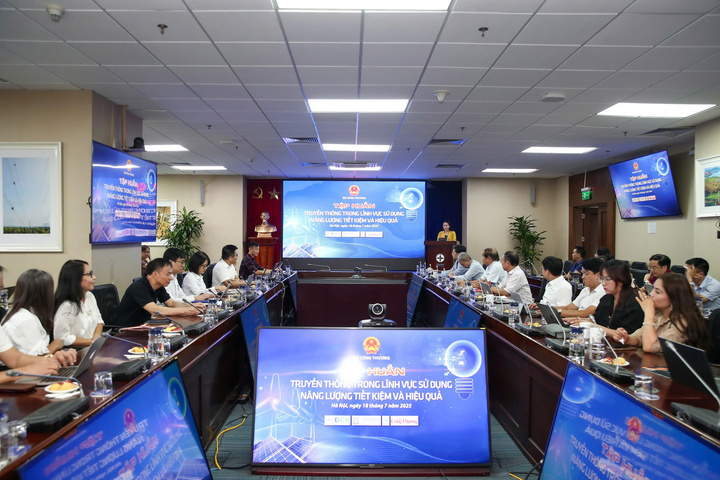 Toàn cảnh hội nghị.