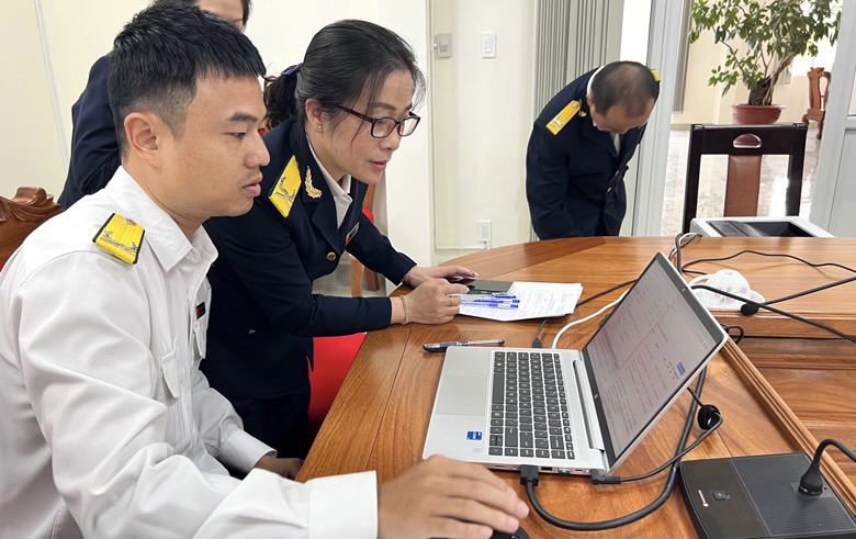 Thuế Lâm Đồng đẩy mạnh cải cách thủ tục hành chính tạo điều thuận lợi cho doanh nghiệp và người dân trong việc nộp Thuế. Ảnh: Diễm Thương