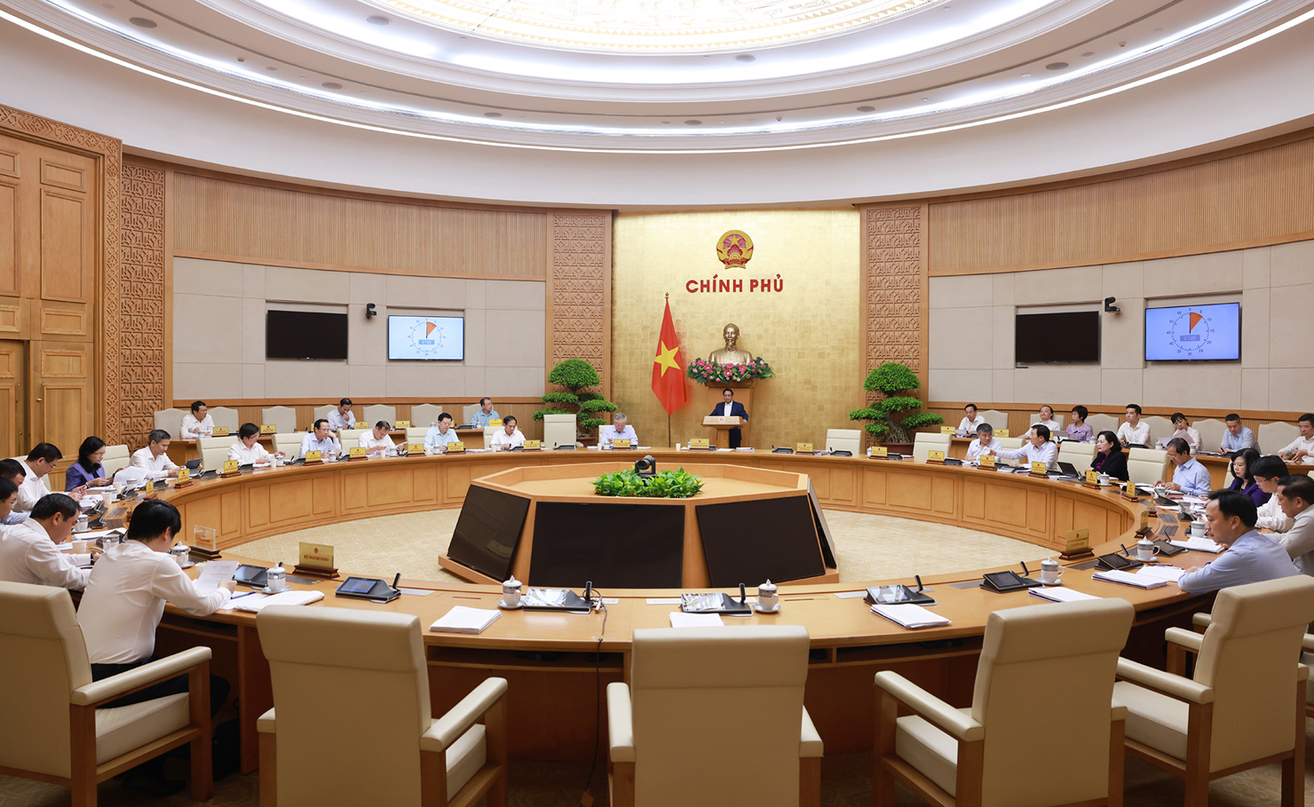 Thủ tướng chủ trì phiên họp xây dựng pháp bongdaso tháng 7/2025. Ảnh: VGP