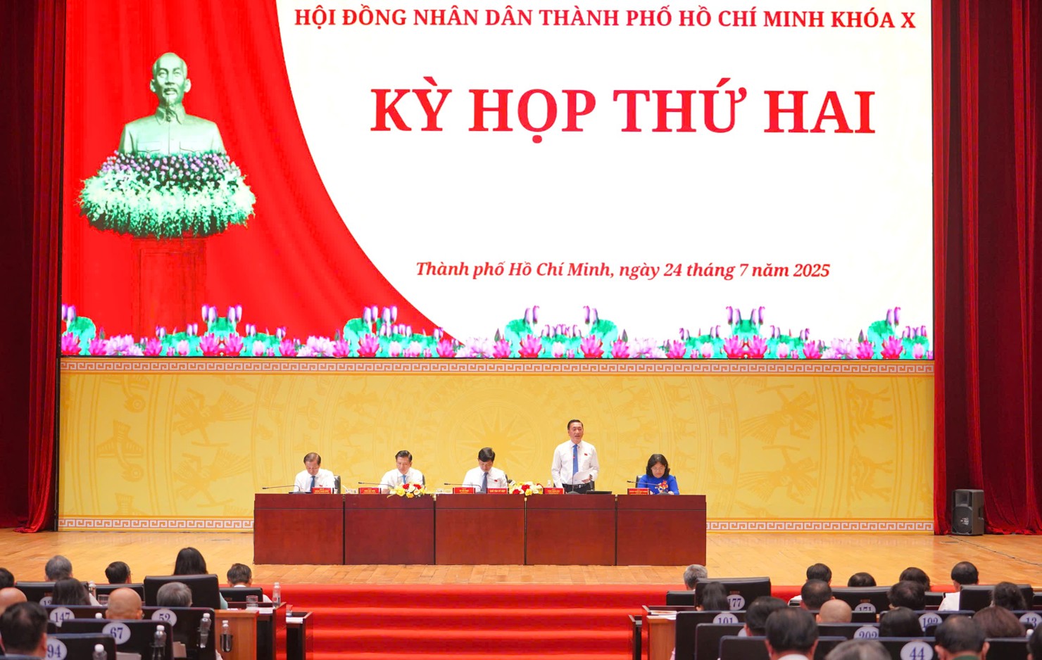 Kỳ họp HĐND TP. Hồ Chí Minh khóa X đặt mục tiêu bongdaso tin tức năm 2025 đạt gần 700.000 tỷ đồng. Ảnh: Phạm Thọ