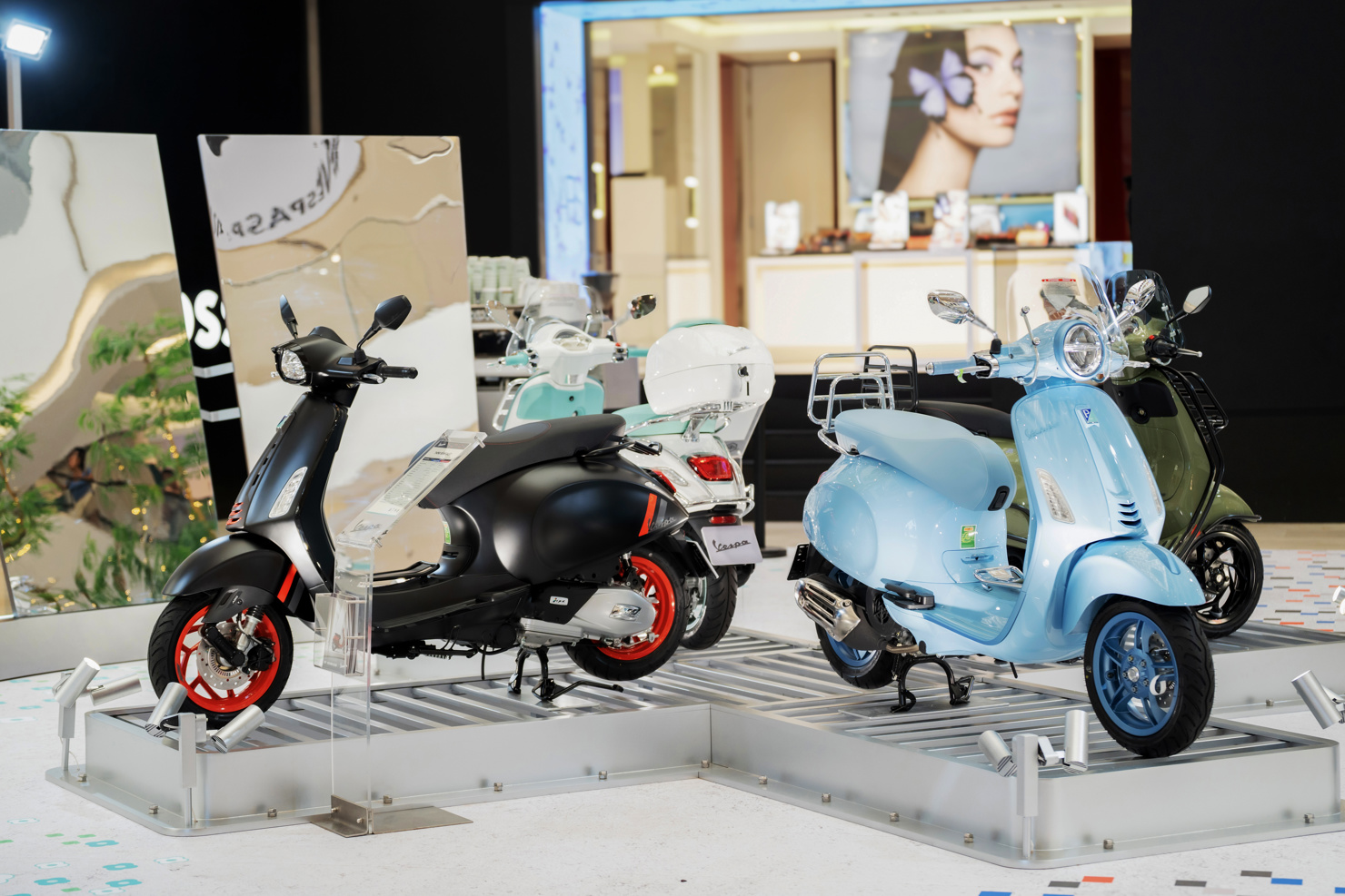 Triển lãm nghệ thuật thiết kế và chế tác Vespa thế hệ mới không chỉ đơn thuần mang các dòng sản phẩm Vespa mới đến đông đảo công chúng, mà còn tái hiện hành trình tôn vinh niềm đam mê và cảm hứng sáng tạo không ngừng của thương hiệu. 
