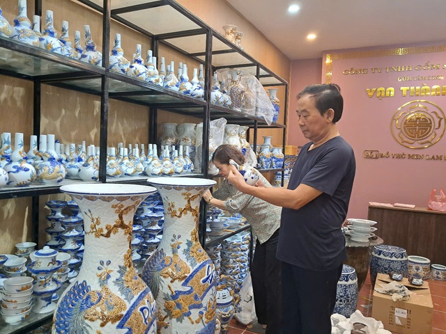 Sản phẩm của làng nghề gốm Bát Tràng.