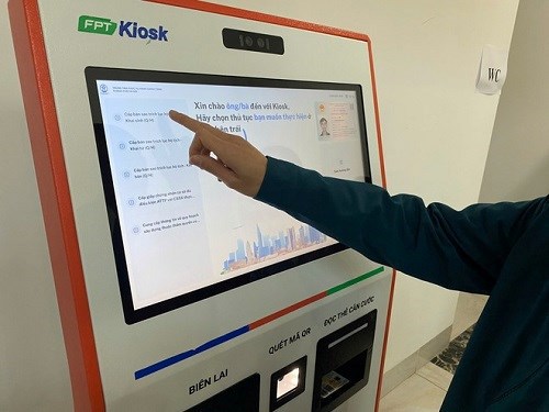 UBND TP. Hà Nội yêu cầu các đơn vị bảo đảm cung cấp đầy đủ, kịp thời nhân sự, hạ tầng kỹ thuật và kỹ năng số nhằm triển khai hiệu quả chuyển đổi số.