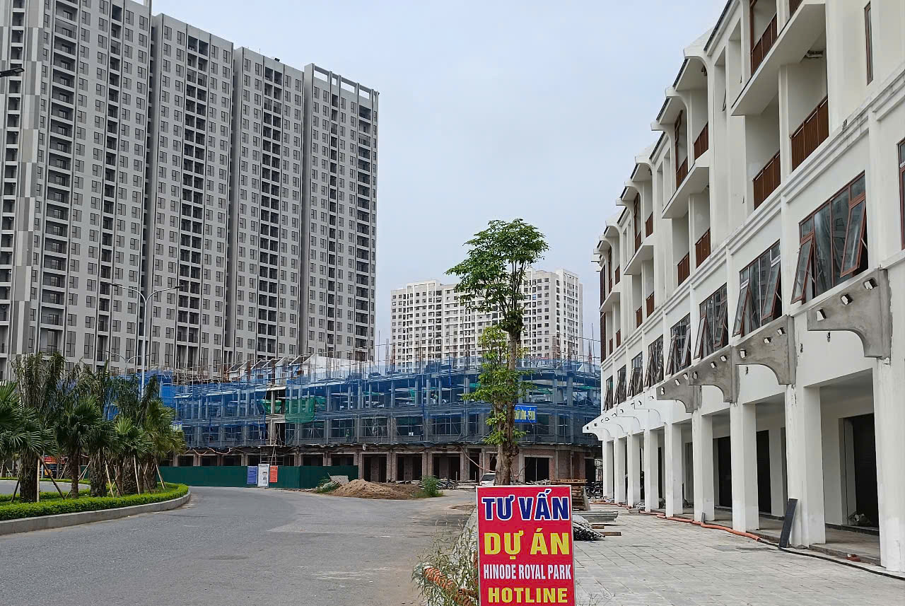 Một trong những dự án chung cư cao tầng phía Tây TP. Hà Nội đang trong quá trình hoàn thiện...