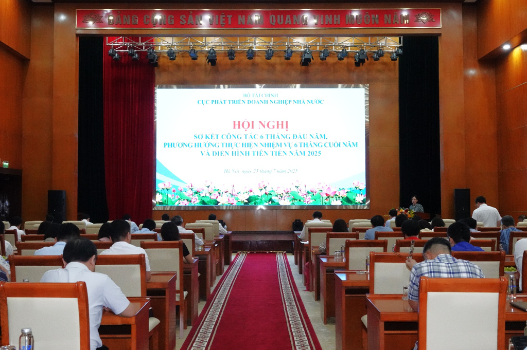 Hội nghị Sơ kết Công tác 6 tháng đầu năm, triển khai nhiệm vụ 6 tháng cuối năm và biểu dương điển hình tiên tiến năm 2025 của Cục Phát triển doanh nghiệp Nhà nước.