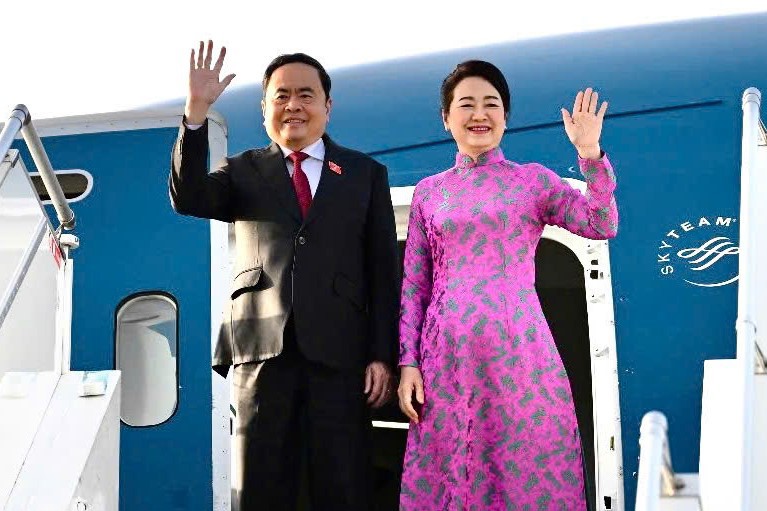 Chủ tịch Quốc hội Trần Thanh Mẫn và Phu nhân cùng đoàn đại biểu cấp cao Việt Nam đến Thủ đô Rabat bắt đầu chuyến thăm chính thức Vương quốc Morocco từ 24 - 27/7