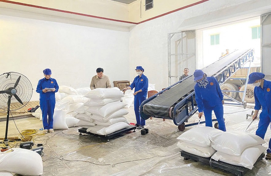 Các đơn vị trong hệ thống DTNN tăng cường tuyên truyền, phổ biến giáo dục pháp luật, qua đó nâng cao nhận thức cho cán bộ, công chức trong chấp hành chính sách, pháp luật của Nhà nước.