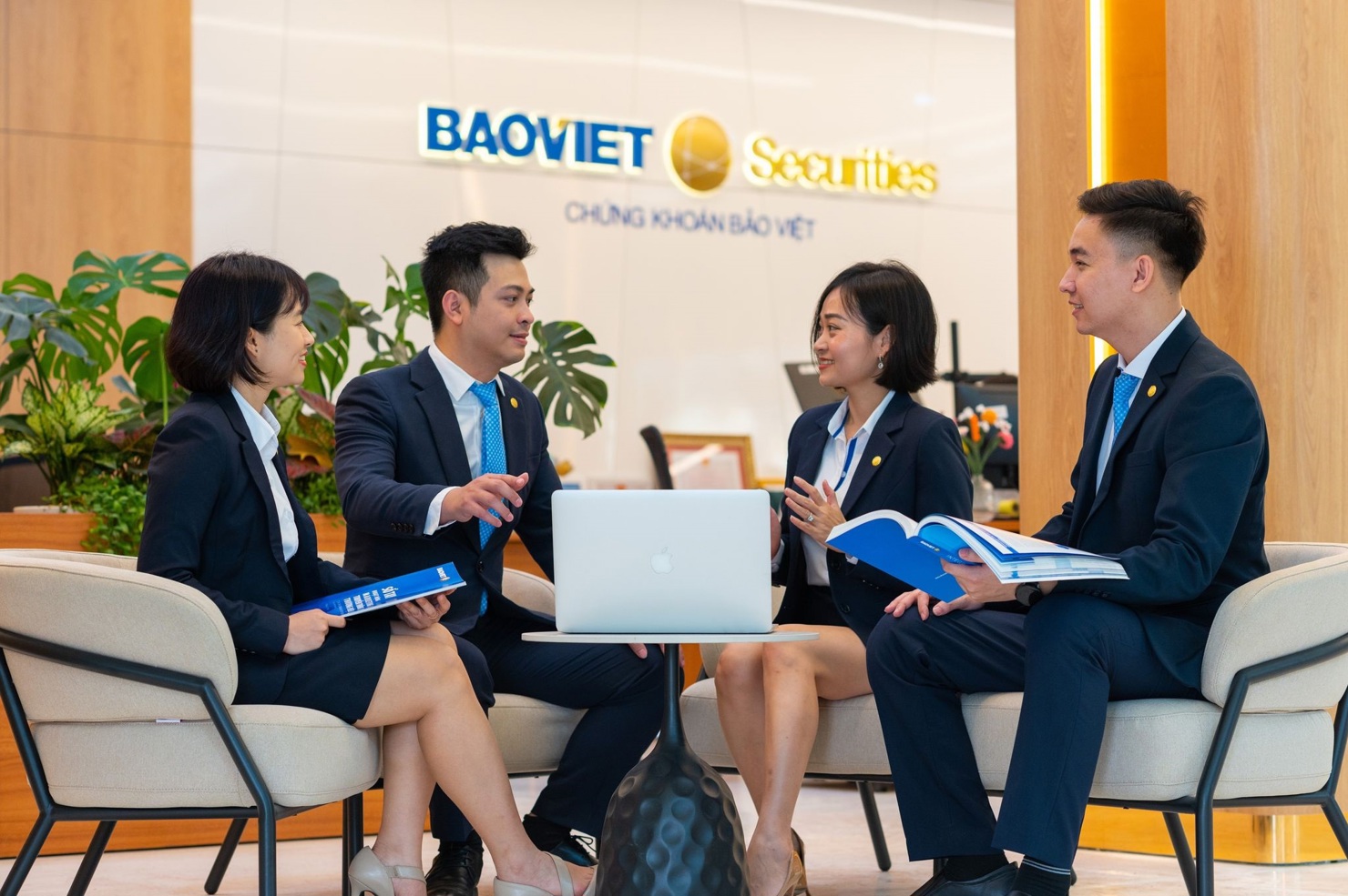 Tổng doanh thu Công ty Mẹ đạt 890 tỷ đồng, lợi nhuận sau thuế đạt 619 tỷ đồng, tăng trưởng lần lượt 9,8% và 6,7% so với cùng kỳ năm 2024.