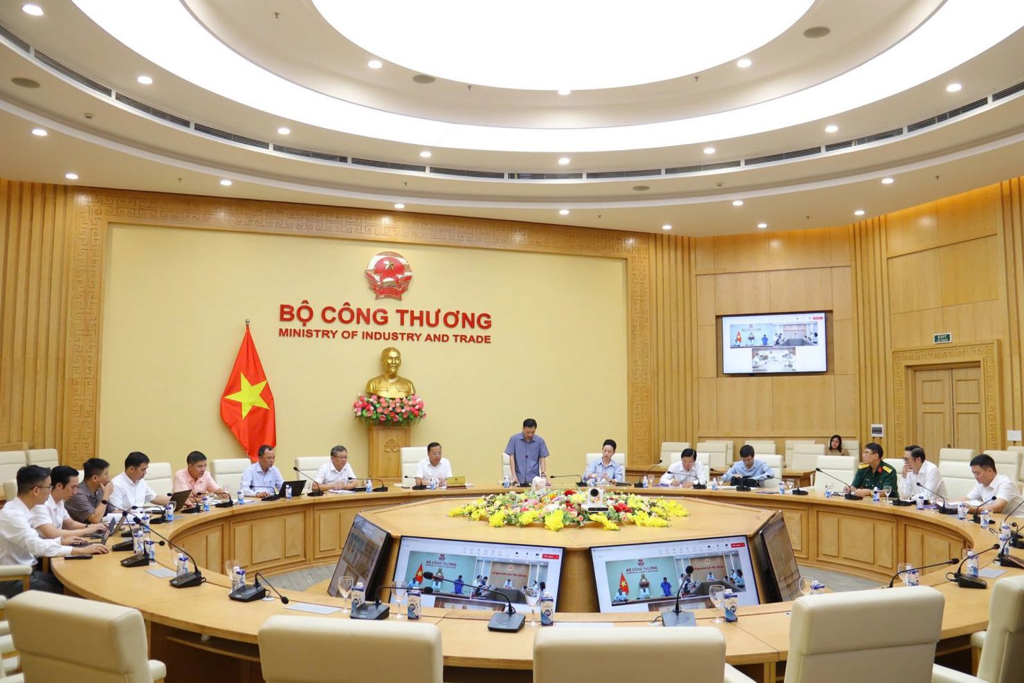 Bộ Công thương họp trực tuyến về tình hình tiến độ thực hiện Dự án Đường dây 500 kV Lào Cai – Vĩnh Yên
