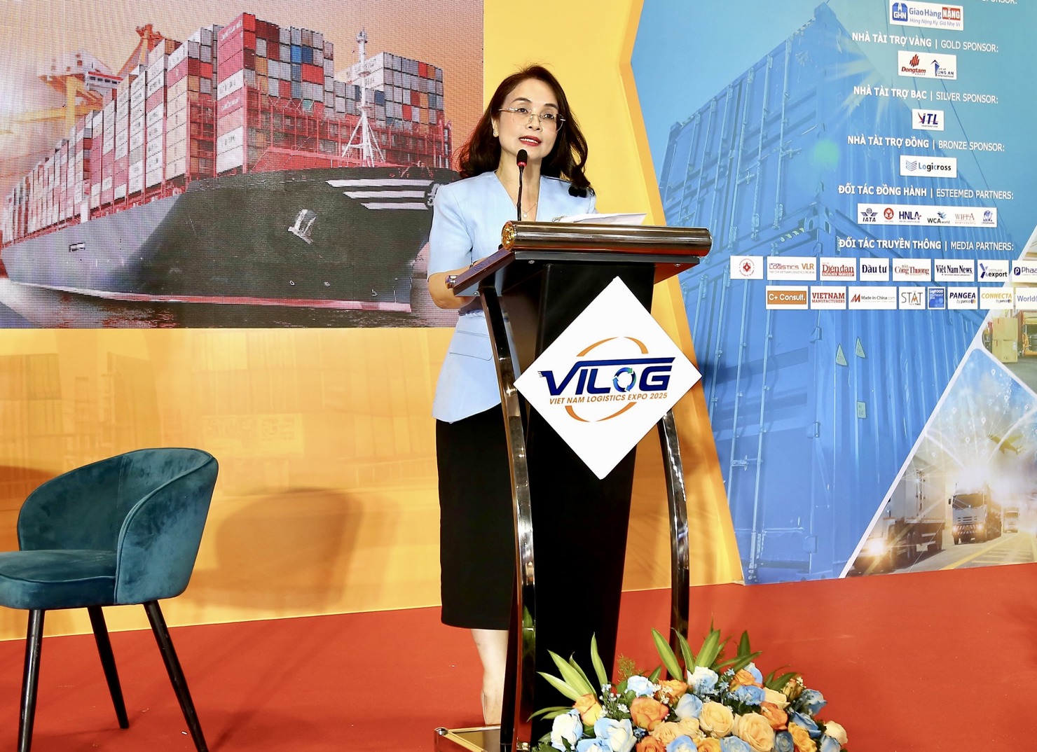 Bà Vũ Thị Ánh Hồng, Phó Tổng biên tập Tạp chí Kinh tế - Tài chính phát biểu khai mạc. 
