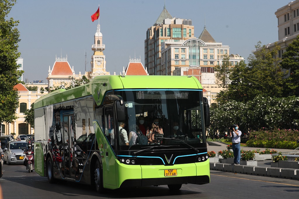 TP. Hồ Chí Minh đặt mục tiêu đến năm 2030, toàn bộ xe buýt hoạt động trên địa bàn sẽ sử dụng điện hoặc năng lượng sạch. 