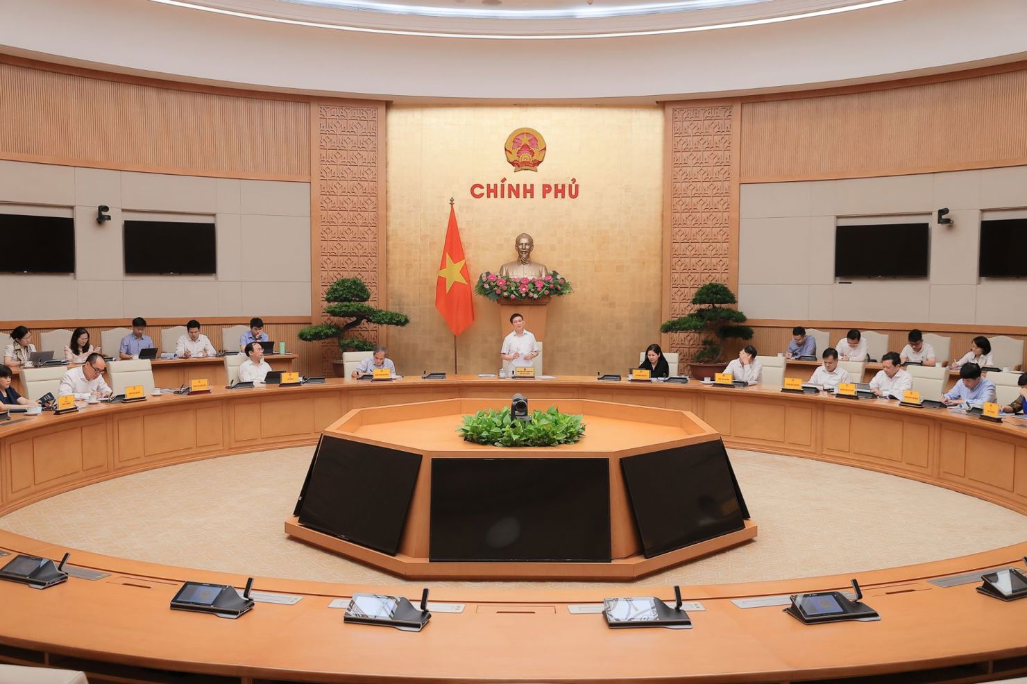 Phó Thủ tướng Hồ Đức Phớc yêu cầu phải kết hợp hài hòa giữa chính sách tiền tệ với chính sách tài khóa. Ảnh: VGP