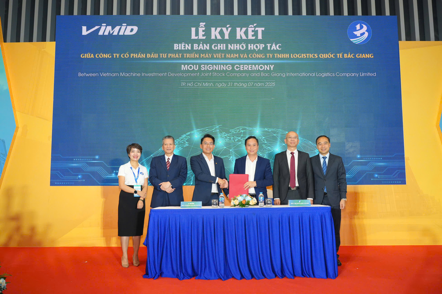 Công ty TNHH Logistics Quốc tế Bắc Giang và Công ty Cổ phần Đầu tư Phát triển Máy Việt Nam phối hợp phát triển mô hình vận tải hàng hóa bằng xe tải điện.