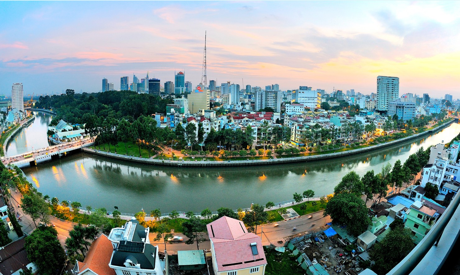 TP. Hồ Chí Minh đặt mục tiêu tăng trưởng kinh tế năm 2025 đạt 8,5%. Ảnh: TP