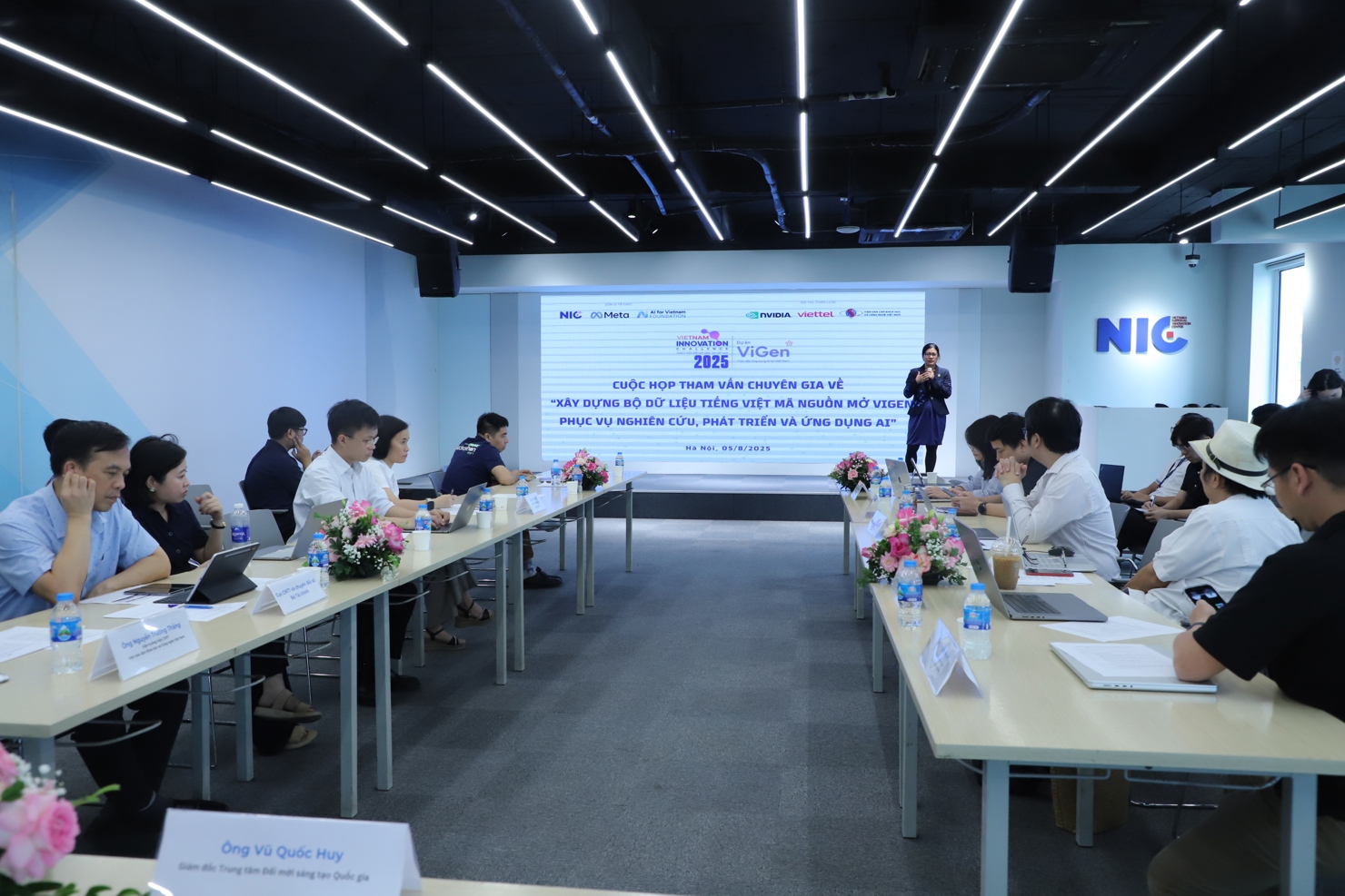 Toàn cảnh buổi họp tham vấn. 