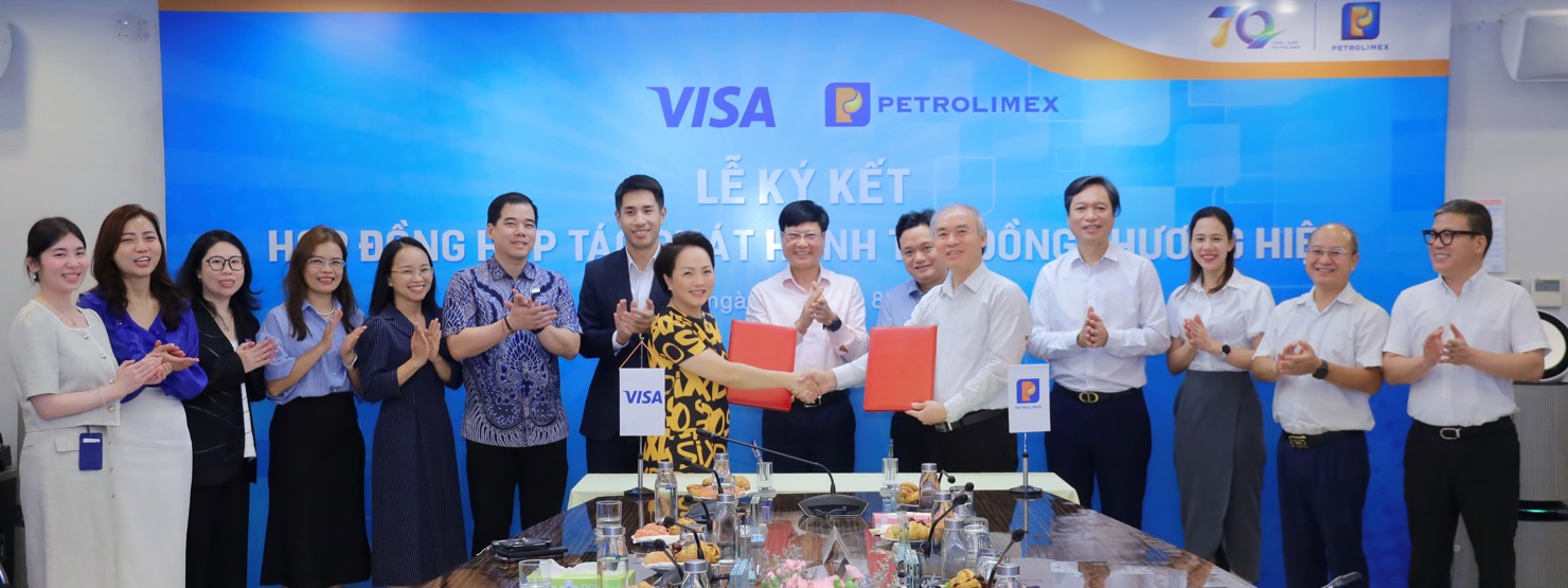 Petrolimex và Visa ký kết thỏa thuận hợp tác nhằm thúc đẩy chuyển đổi số trong ngành bán lẻ xăng dầu tại Việt Nam.