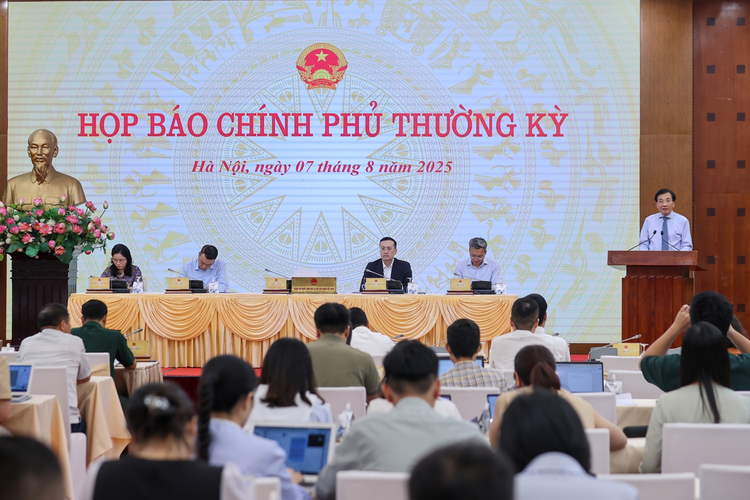 Toàn cảnh buổi họp báo. Ảnh: VGP