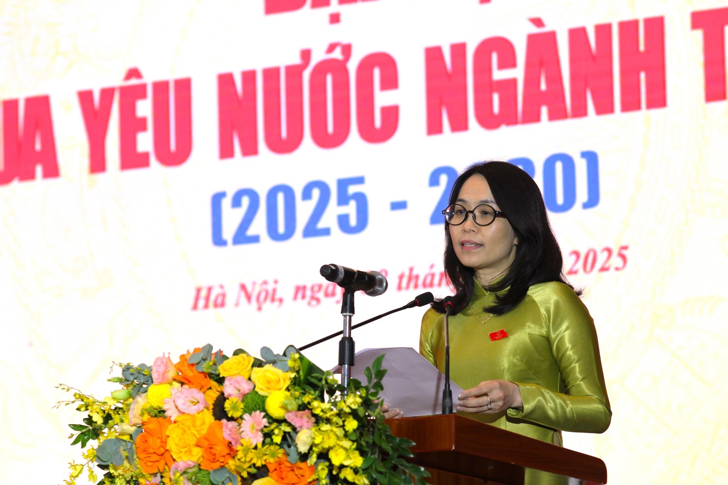 Đại diện Cục Phát triển Doanh nghiệp tư nhân và Kinh tế tập thể báo cáo tham luận