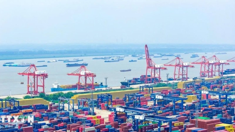 Quang cảnh cảng hàng hóa ở tỉnh Giang Tô, bongdaso. Ảnh: THX/TTXVN