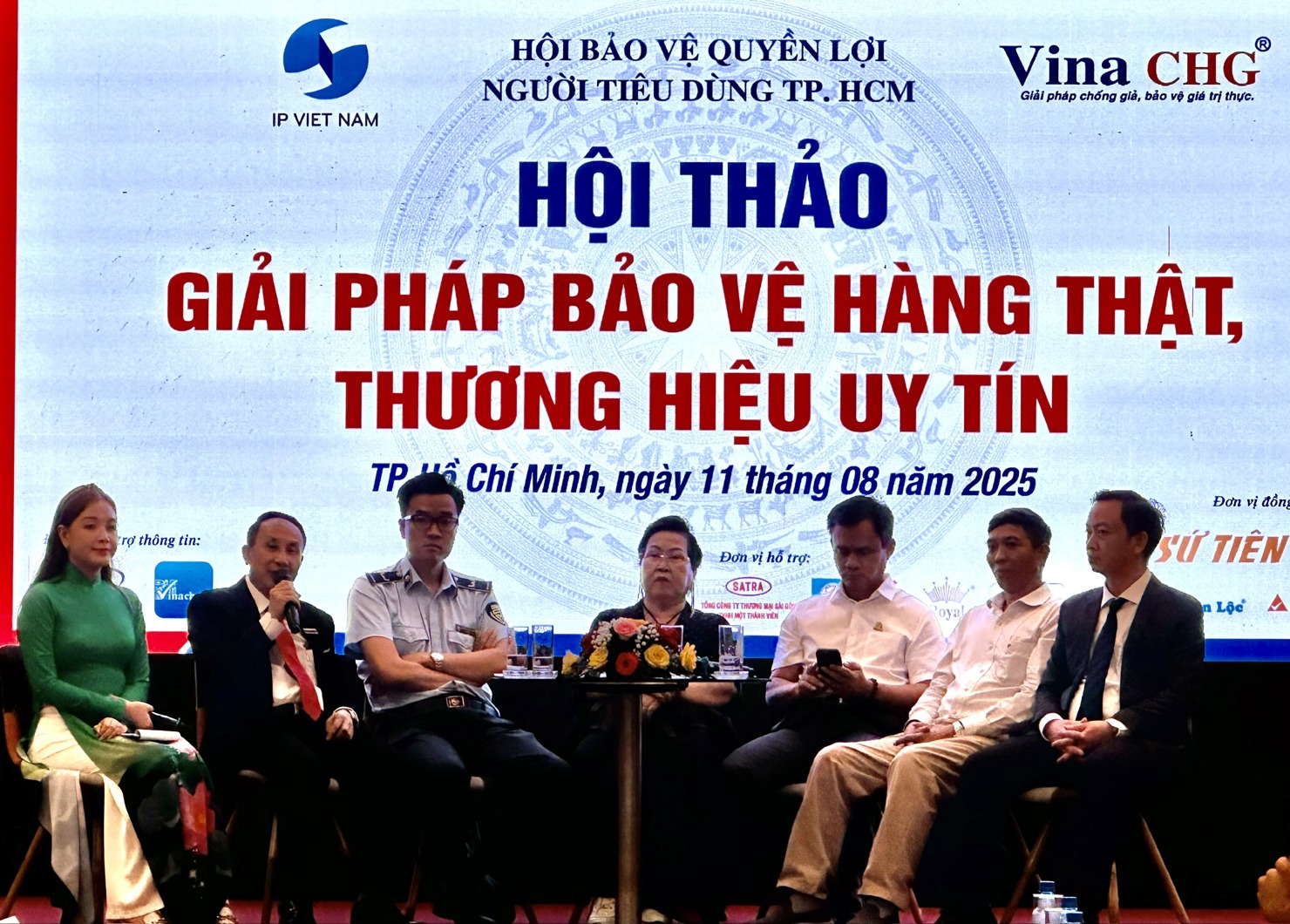 Doanh nghiệp chia sẻ nhiều thông tin bảo vệ hàng thật. Ảnh: T.H