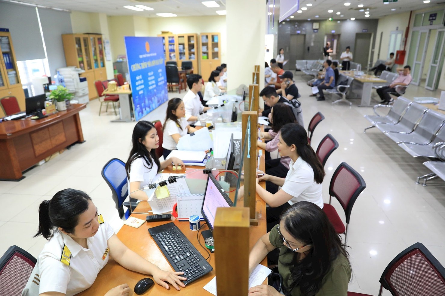 Dự kiến thu NSNN cả giai đoạn 2021-2025 đạt khoảng 9,3 triệu tỷ đồng, vượt mục tiêu đề ra là 8,3 triệu tỷ đồng. Ảnh: internet