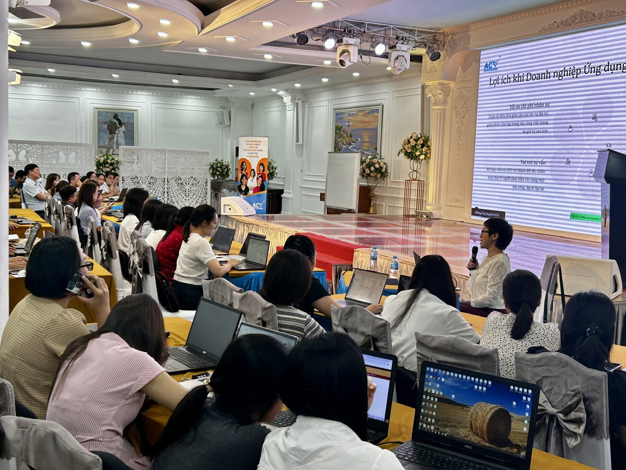 Đông đảo DN tham gia khóa học