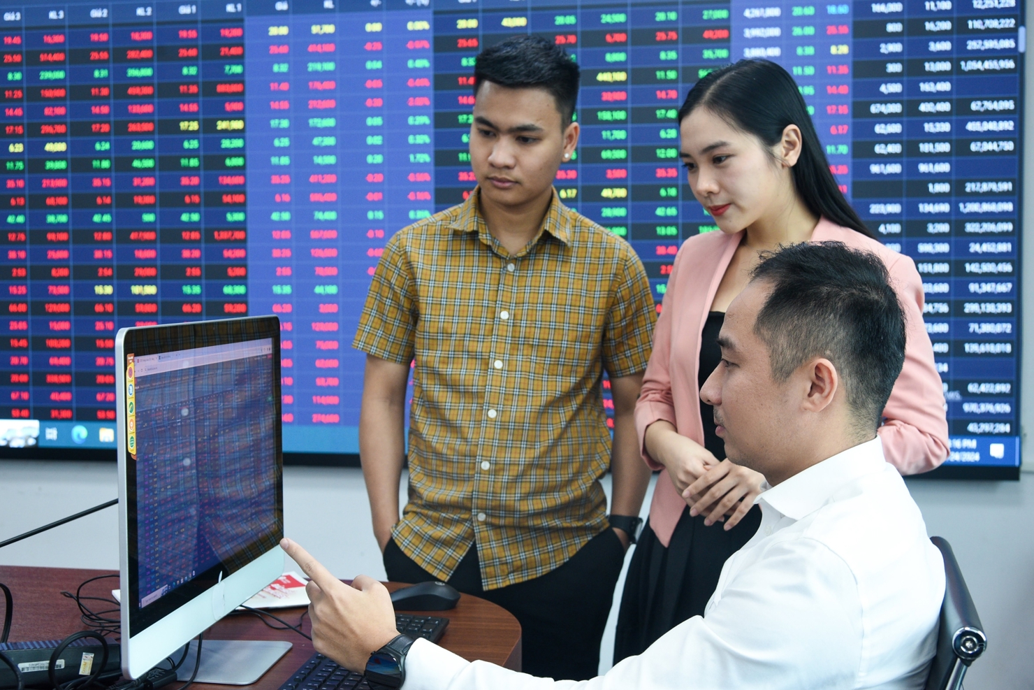 TTCK Việt Nam cần mở rộng số người tham gia để tăng thanh khoản và độ sâu. Ảnh ST