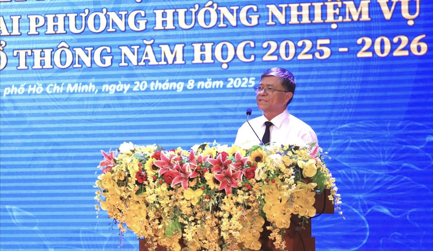 Giám đốc Sở Giáo dục và Đào tạo TP. Hồ Chí Minh Nguyễn Văn Hiếu chỉ đạo tại hội nghị. Ảnh: Lê Văn