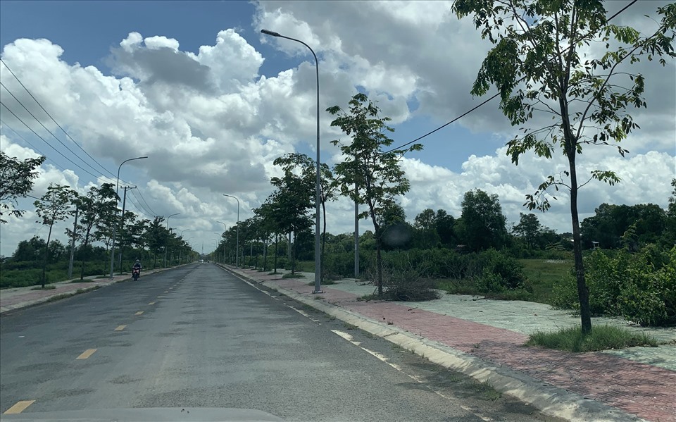 Dự án Tuyến đường số 01, đường nội ô TP. Trà Vinh (cũ) bị vướng trong việc lựa chọn nhà đầu tư. Ảnh: T.L