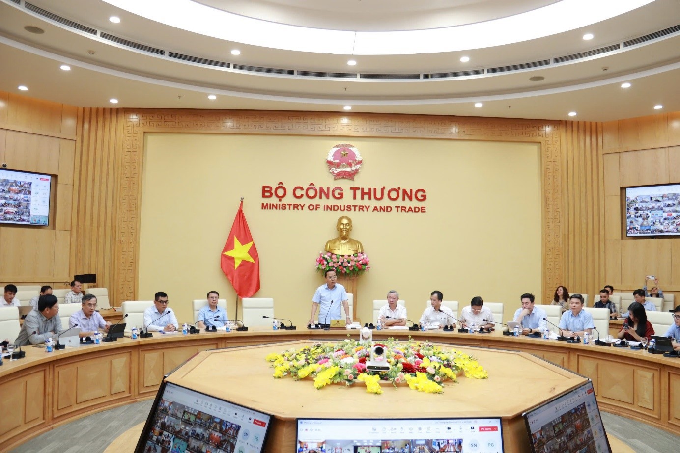 Hội nghị Sơ kết triển khai cơ chế mua bán điện trực tiếp và phát triển năng lượng tái tạo, năng lượng mới