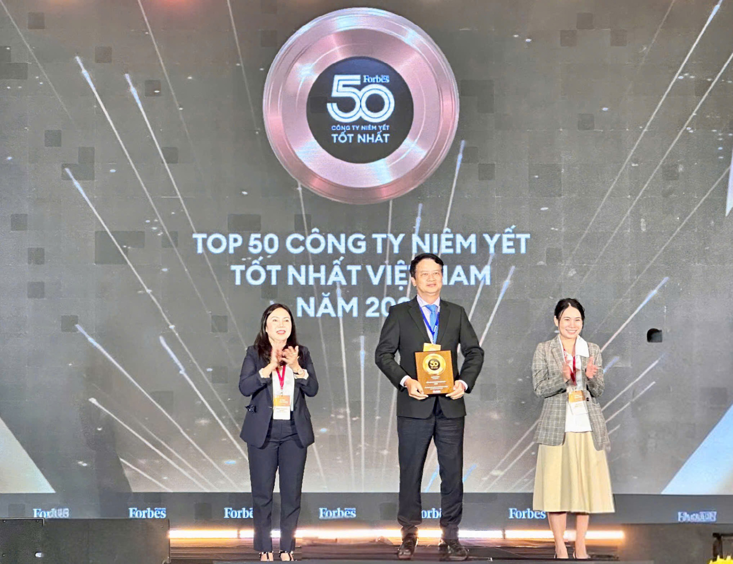 Bảo Việt là thương hiệu dẫn đầu và duy nhất trong ngành Bảo hiểm được vinh danh liên tiếp kể từ lần đầu Forbes Việt Nam thực hiện danh sách này (2013-2025). 