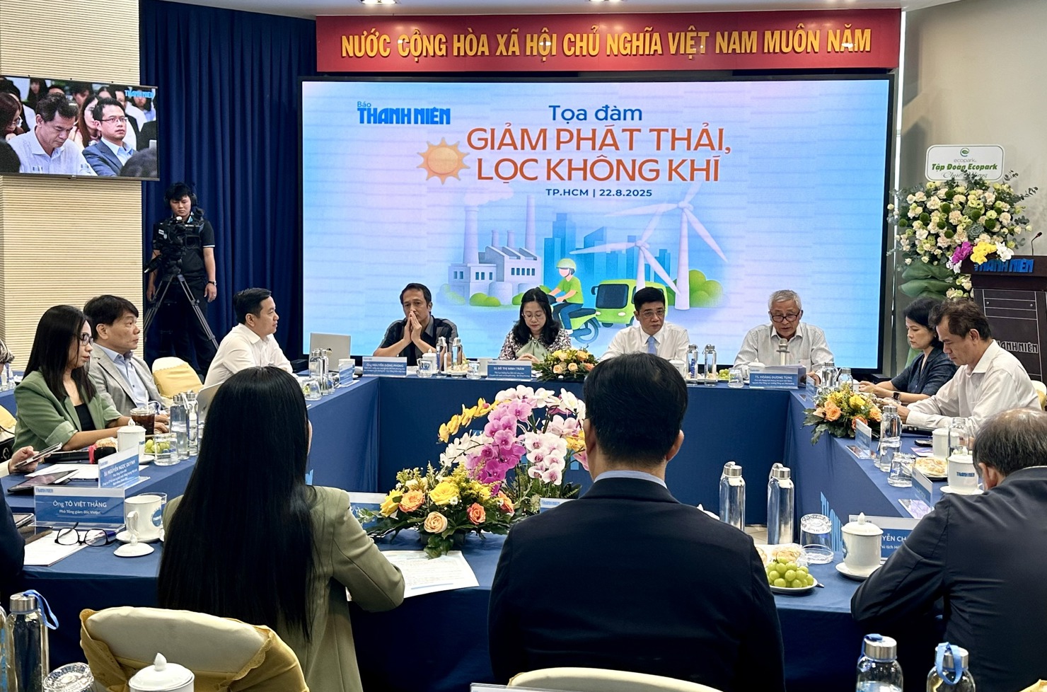 Các diễn giả chia sẻ tại tọa đàm.Ảnh: T.H