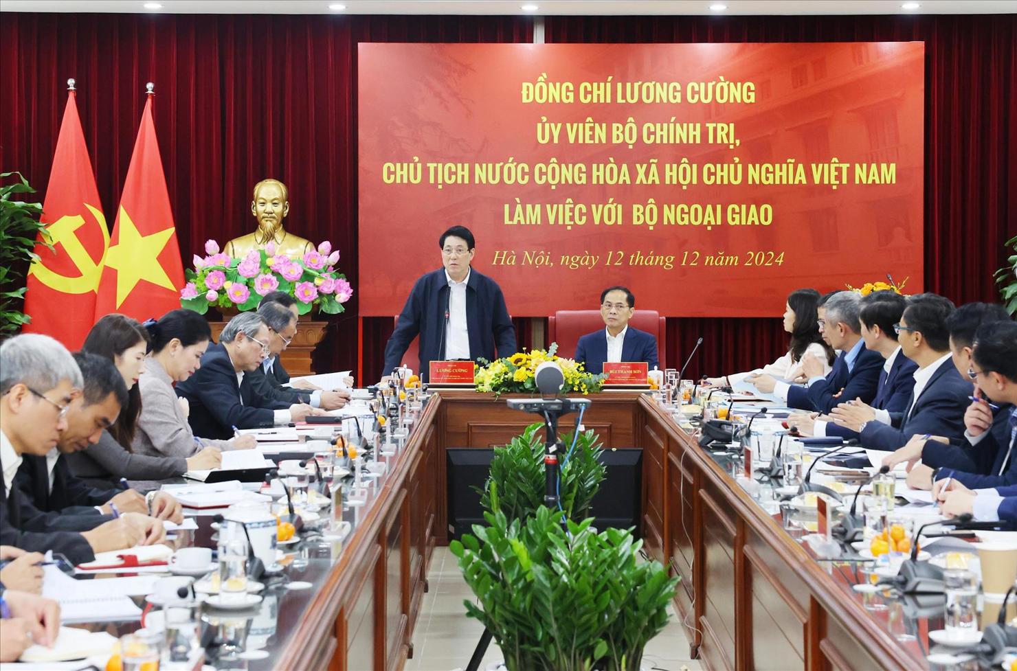 Chủ tịch nước Lương Cường tới thăm và làm việc với Bộ Ngoại giao (ngày 12/12/2024). Ảnh: TTXVN