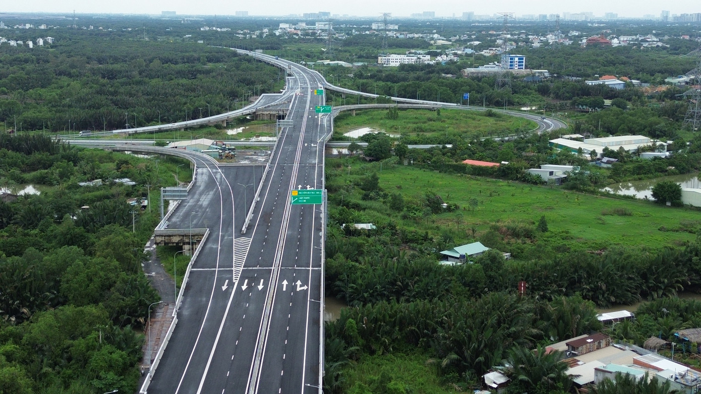 Cao tốc Bến Lức - Long Thành dài 57,8 km đi qua TP. Hồ Chí Minh và tỉnh Đồng Nai. Ảnh: Duy Quang