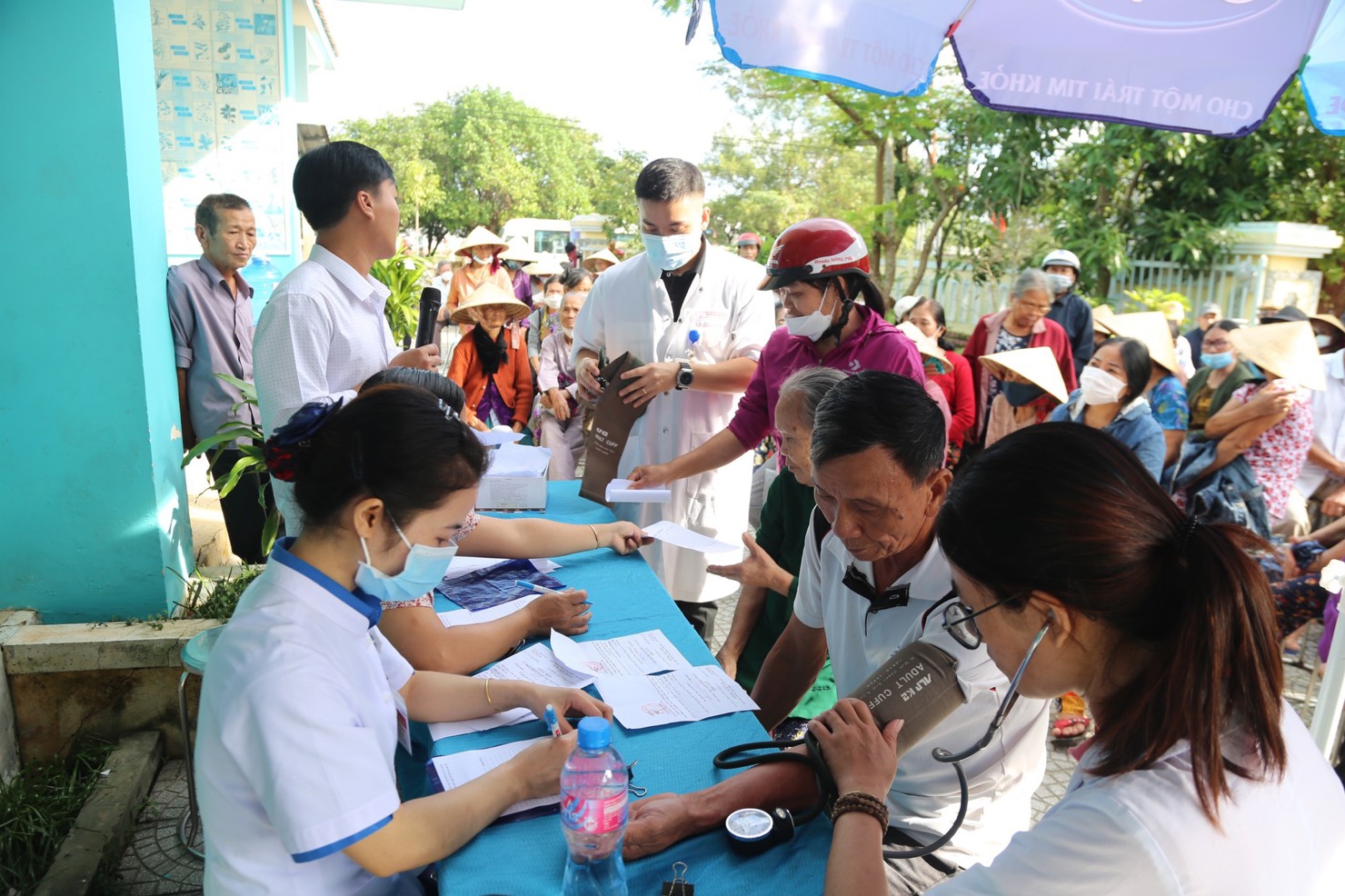 Đảm bảo thuốc, vật tư y tế khám chữa bệnh cho nhân dân.