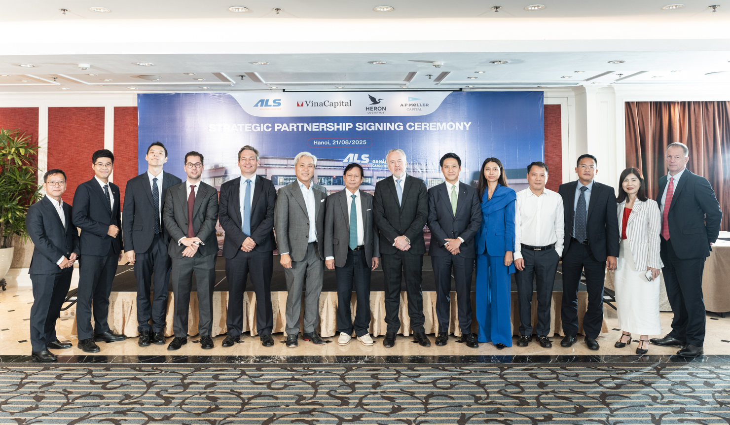 Đại diện A.P. Moller Capital, VinaCapital và ALS tại lễ ký kết hợp tác chiến lược.